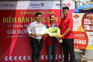 Vietlott vinh danh Điểm bán hàng bán vé trúng Jackpot 2 sản phẩm Power 6/55 kỳ QSMT số 252>