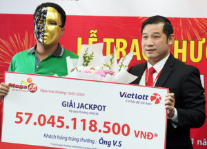 Ngày 10/01/2020, Vietlott trao thưởng 57 tỷ cho khách hàng trúng Jackpot Mega>
